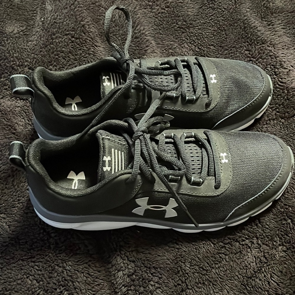 Brand Under Armour Youth New Assert 8 Size 6.5Y